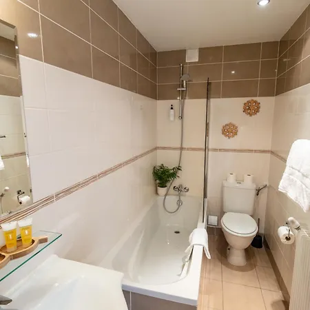 La Sapiniere Hotel
