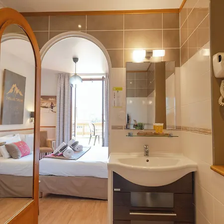 Hotel La Sapiniere 3*